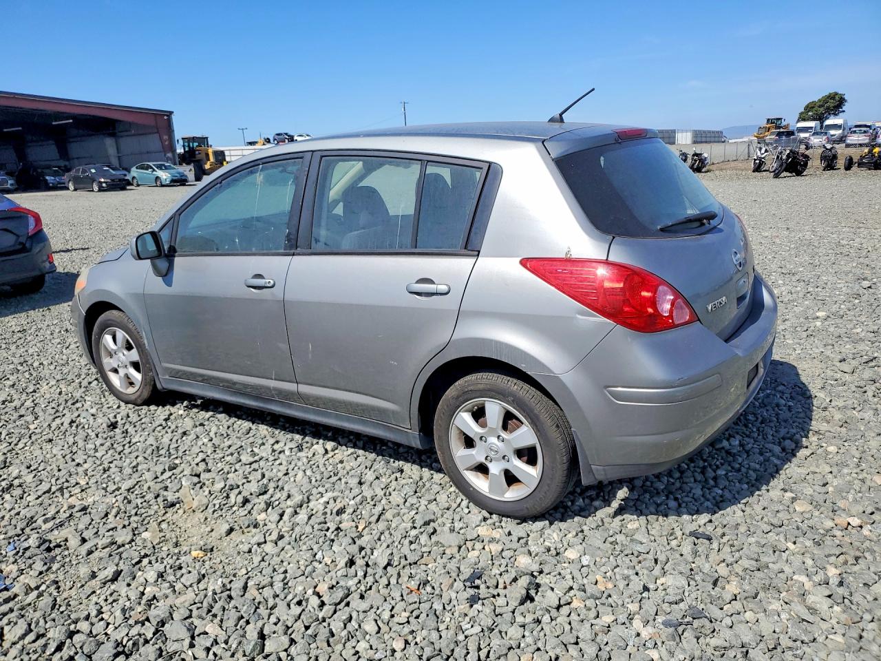 Nissan Versa 1.8 S