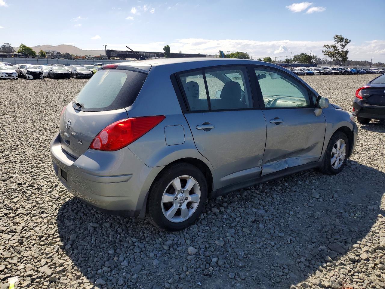 Nissan Versa 1.8 S