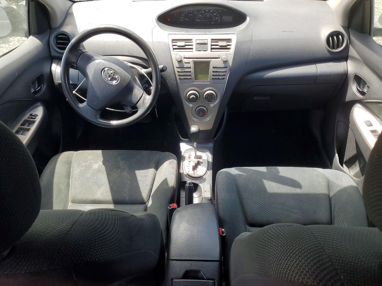 Toyota Yaris Base