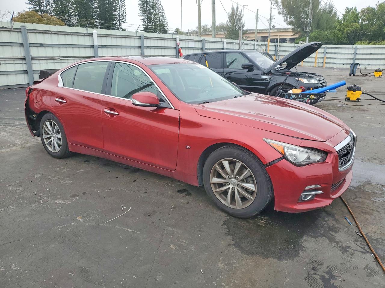 INFINITI Q50 Premium