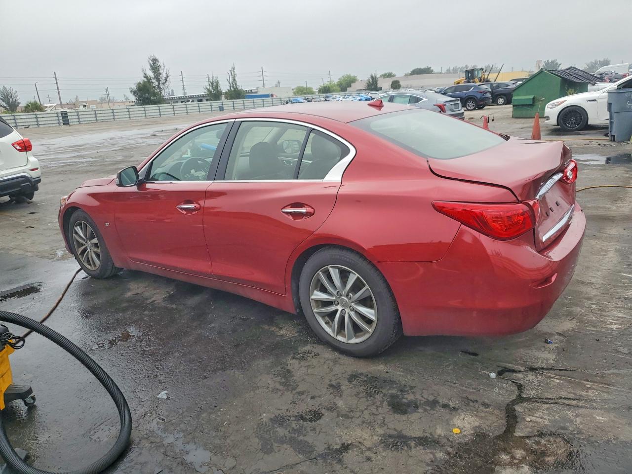 INFINITI Q50 Premium