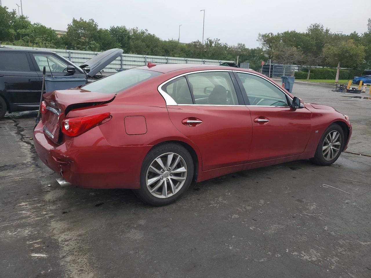 INFINITI Q50 Premium