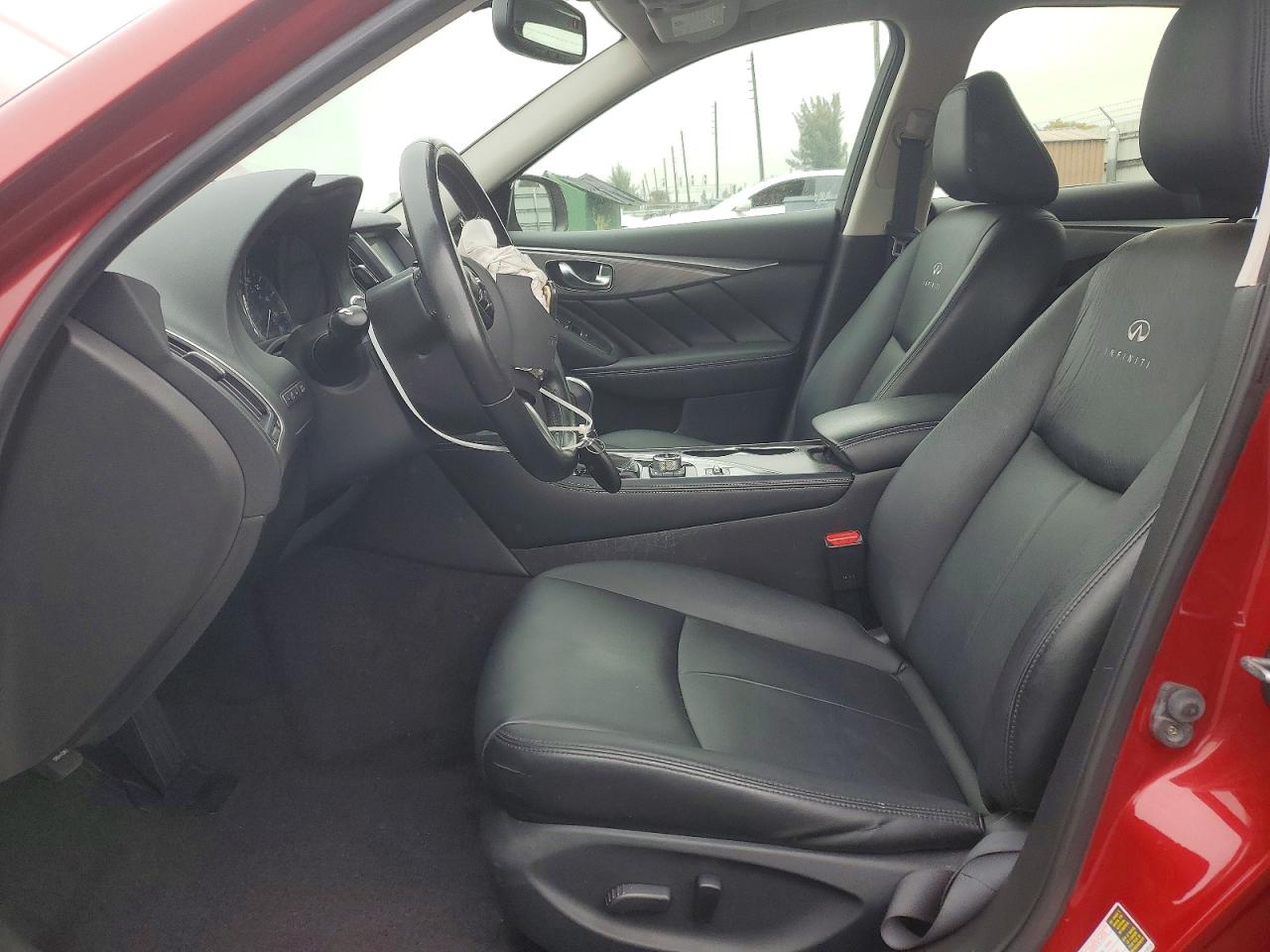 INFINITI Q50 Premium