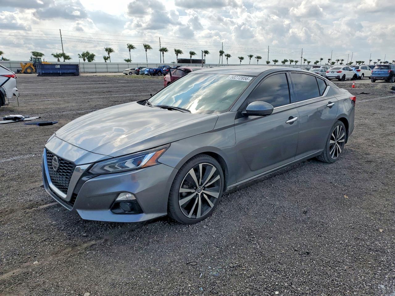 Salvage Nissan Altima Image