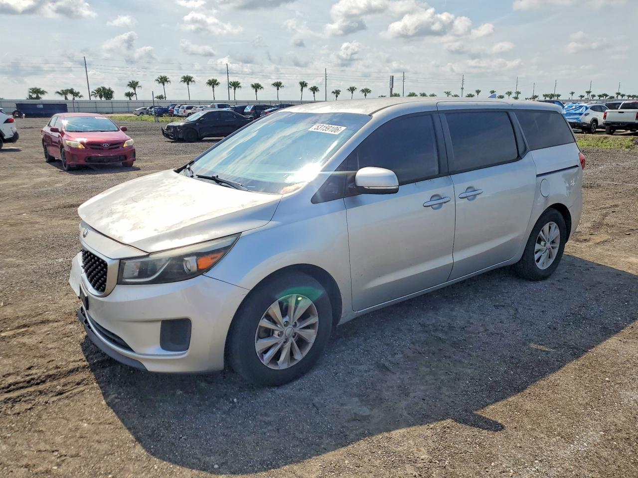 Salvage Kia Sedona Image