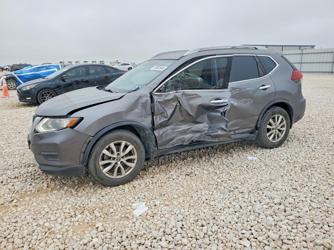Salvage Nissan Rogue Image