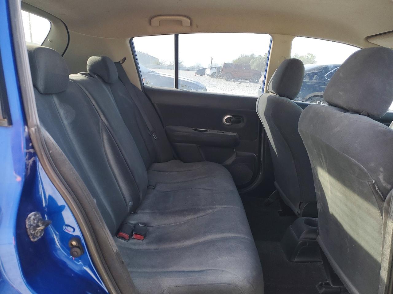 Nissan Versa 1.8 S