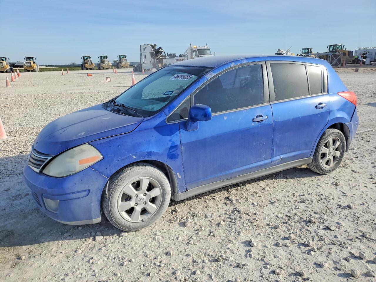 Salvage Nissan Versa Image