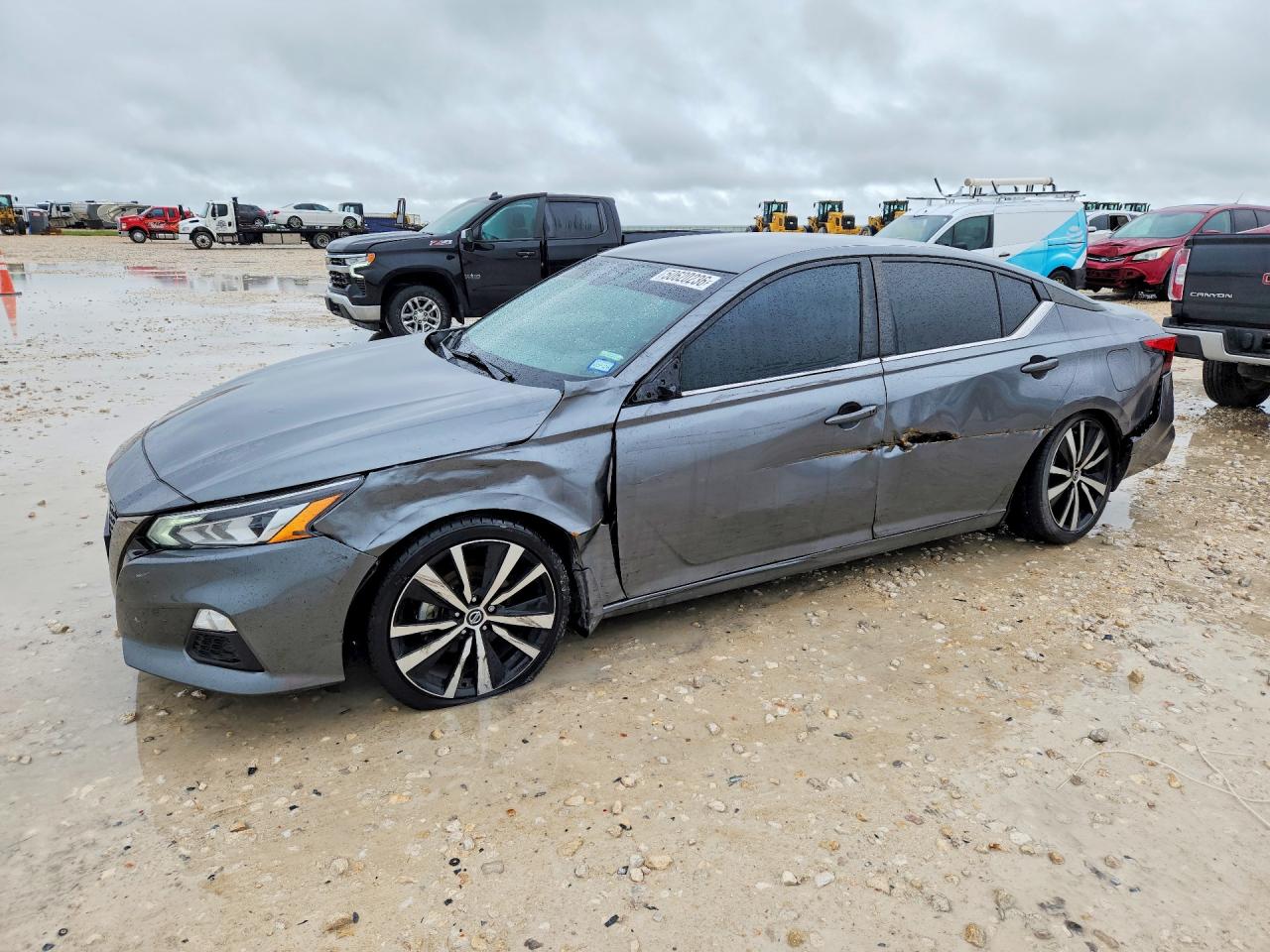Salvage Nissan Altima Image
