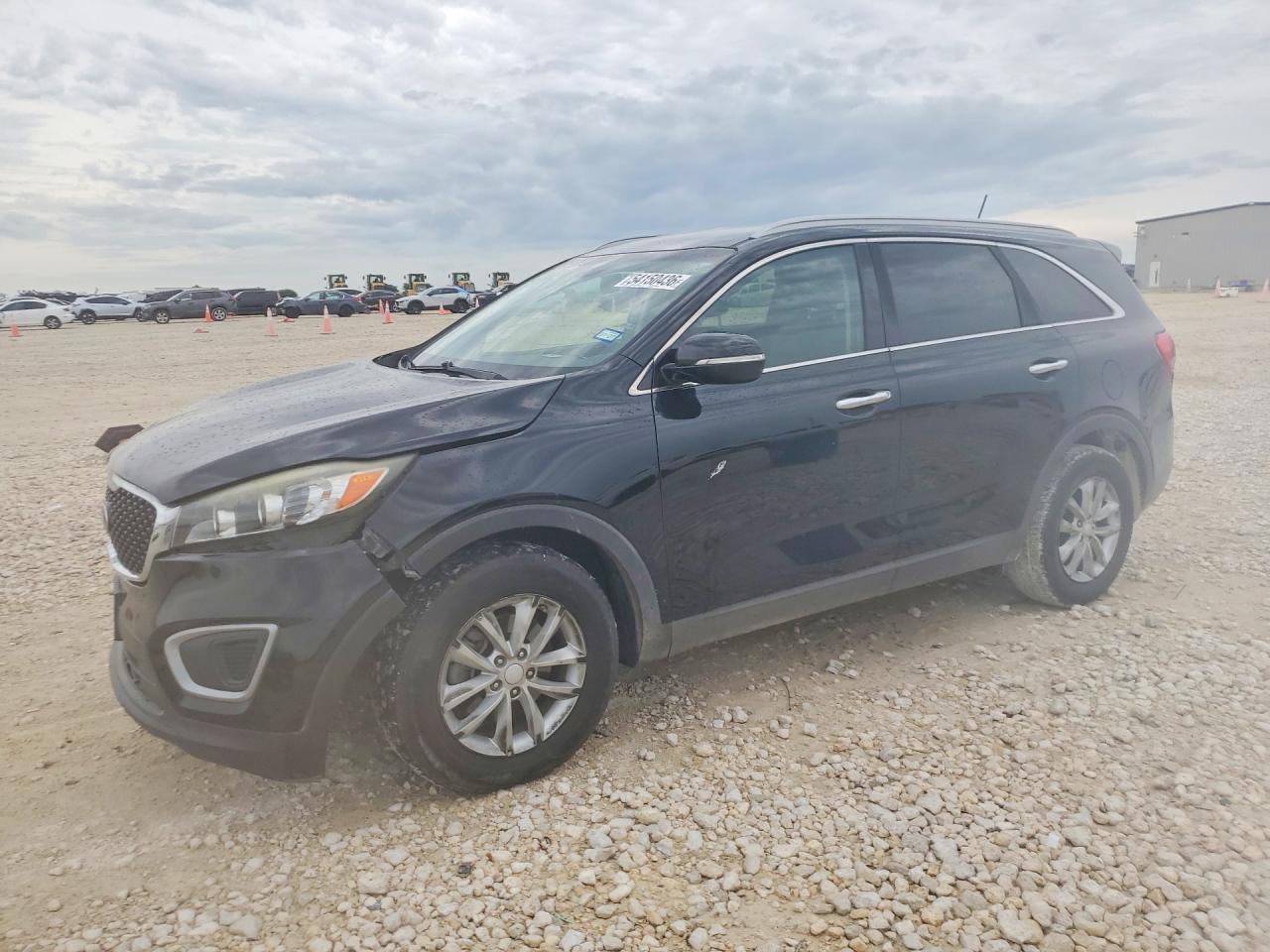Salvage Kia Sorento Image