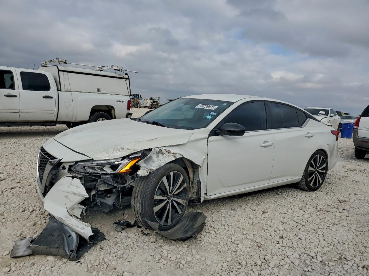 Salvage Nissan Altima Image