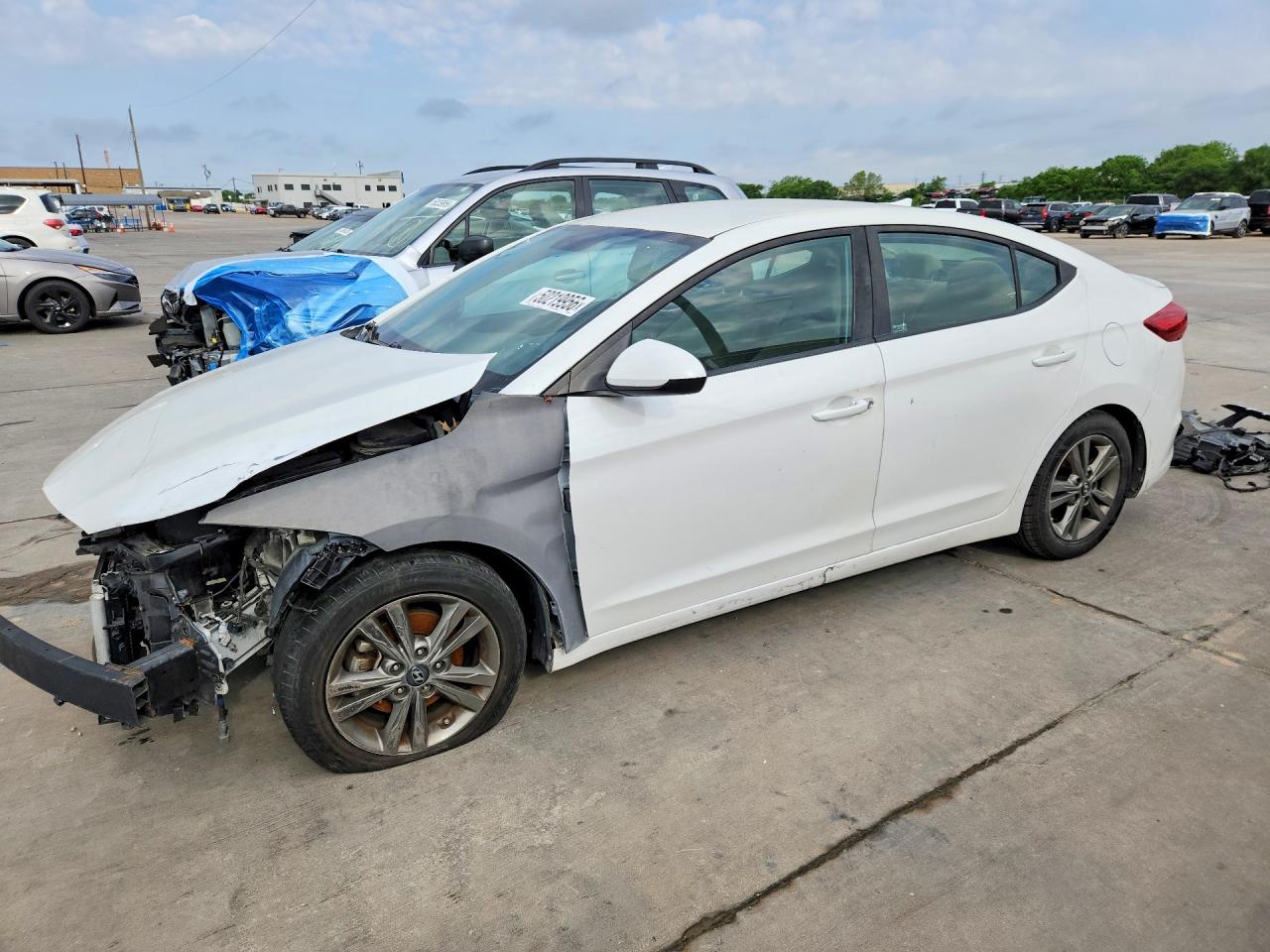 Salvage Hyundai ELANTRA Image