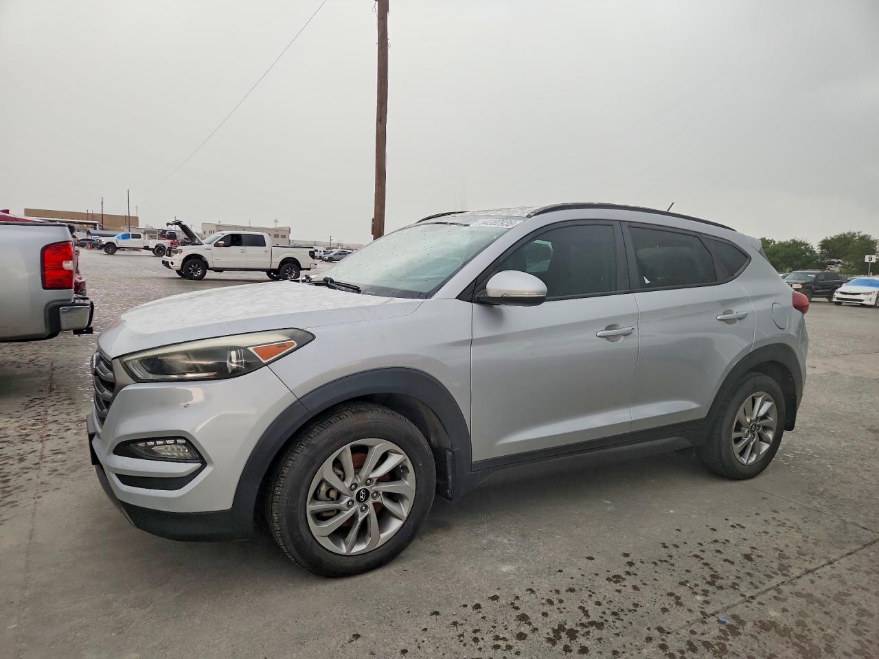 Salvage Hyundai TUCSON Image