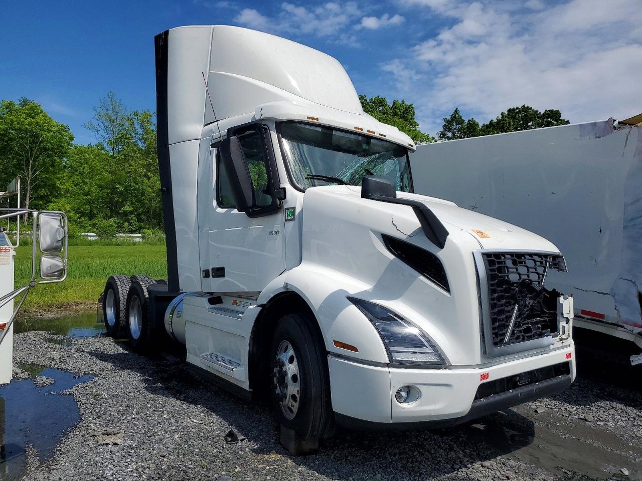 Salvage Volvo Vnr Image