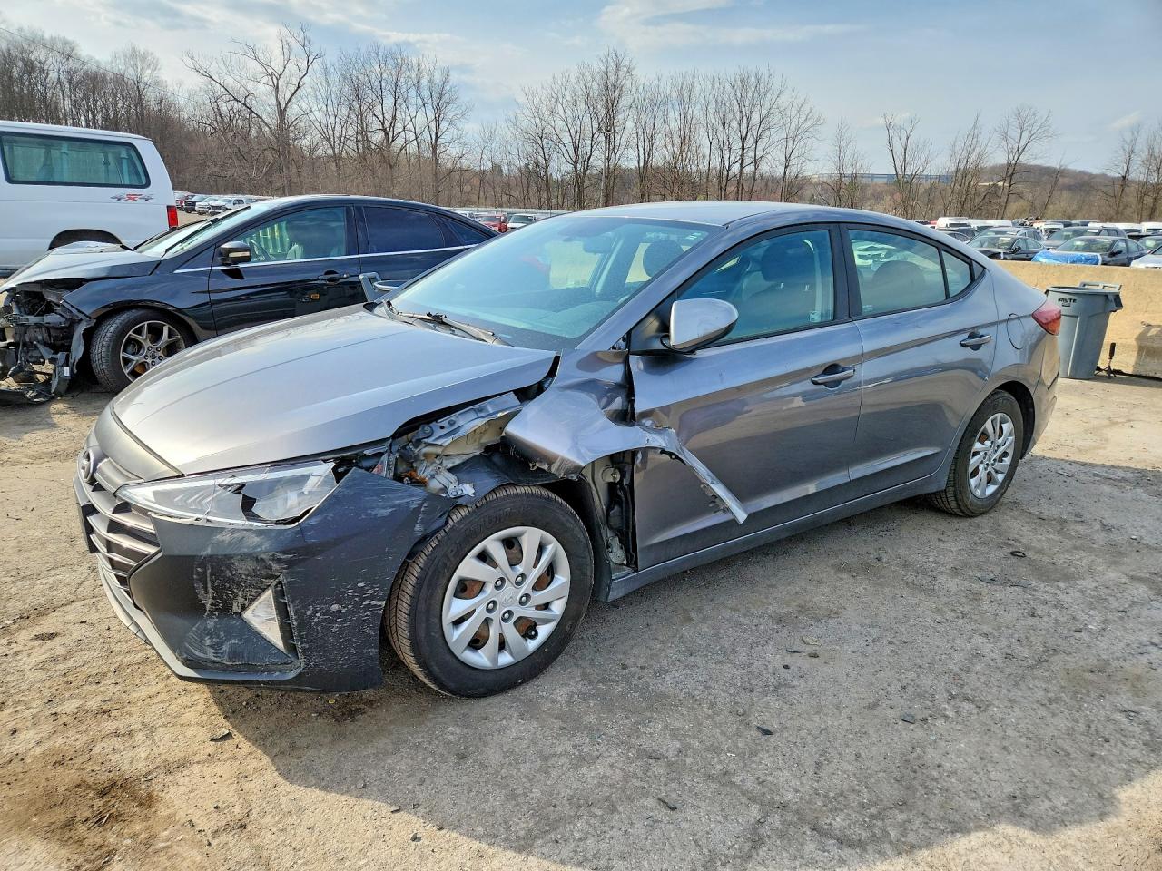 Salvage Hyundai ELANTRA Image