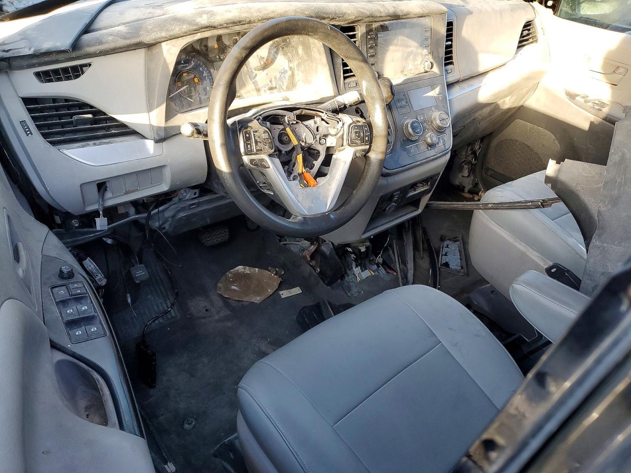 Toyota Sienna L