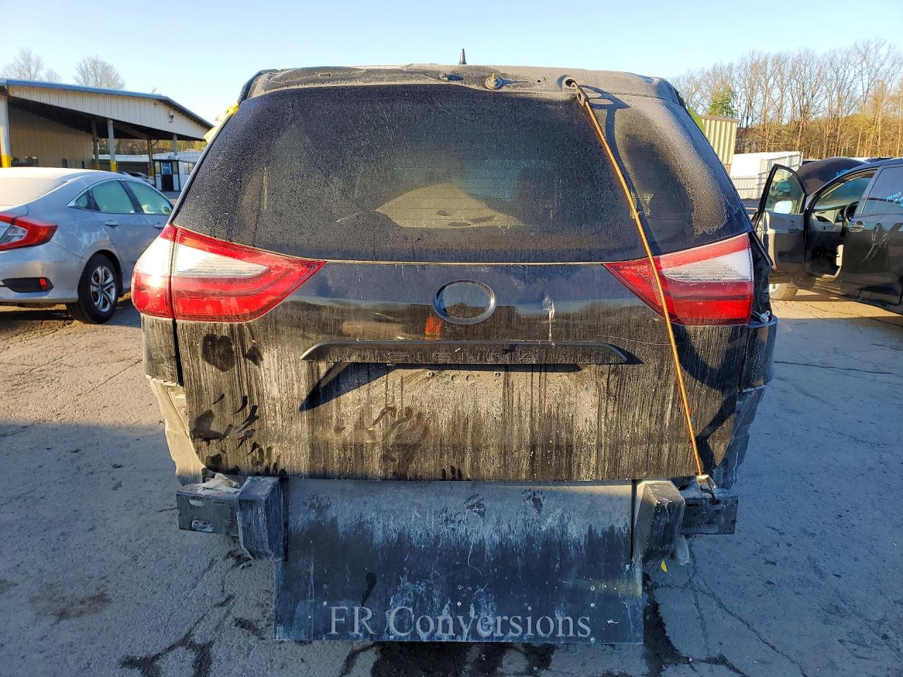 Toyota Sienna L