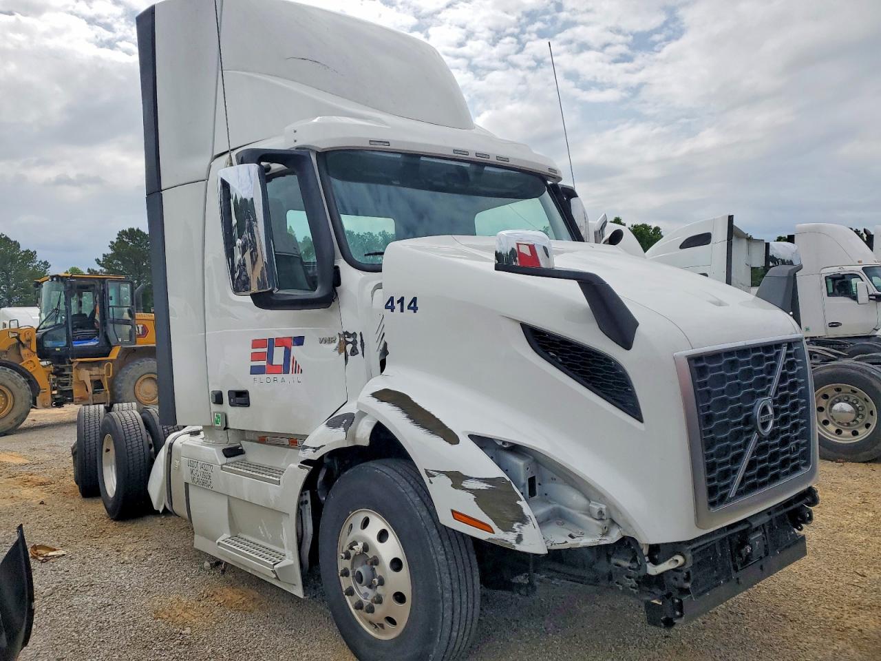 Salvage Volvo Vnr Image