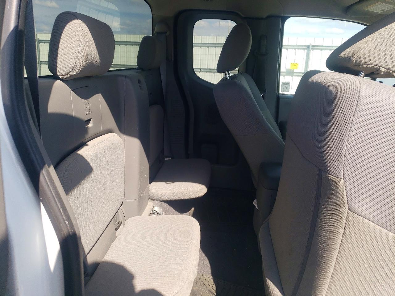 Nissan Frontier S