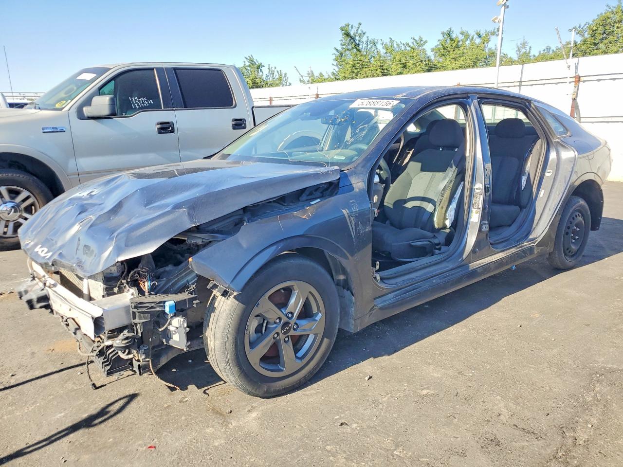 Salvage Kia K5 Image