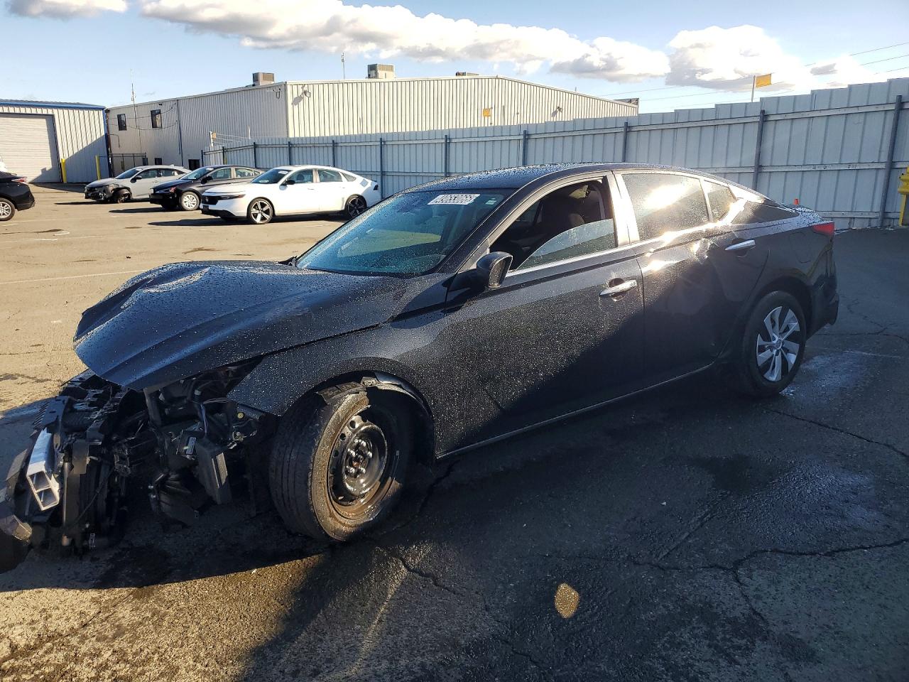 Salvage Nissan Altima Image