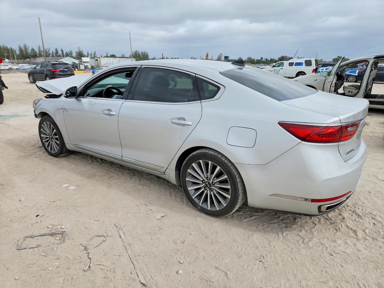 Kia Cadenza Premium