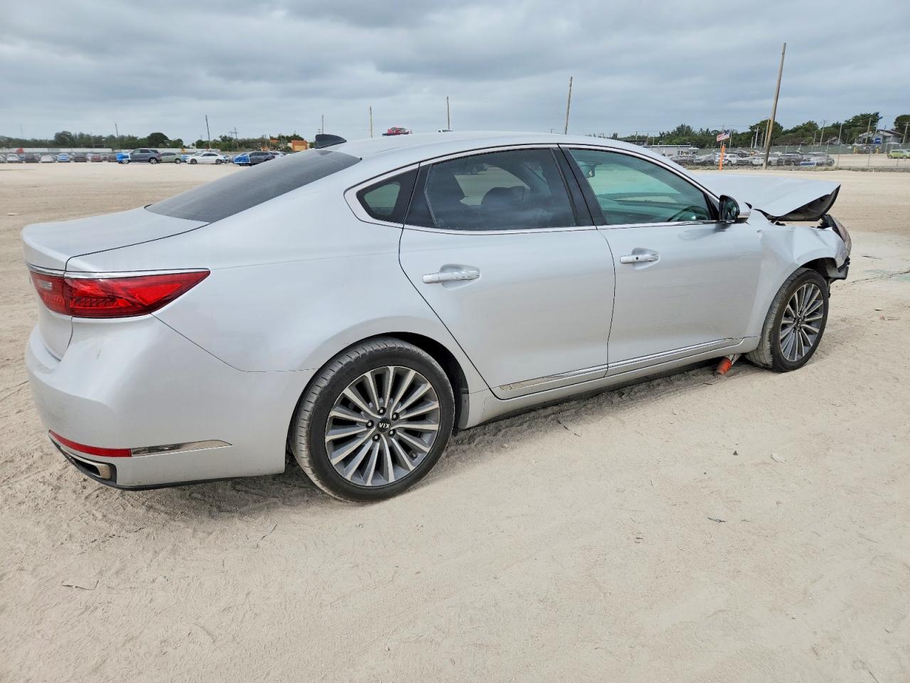 Kia Cadenza Premium