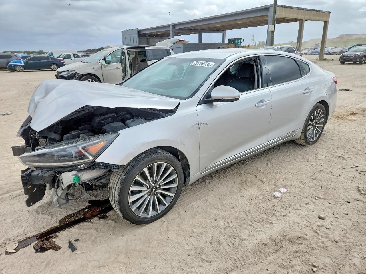 Salvage Kia Cadenza Image