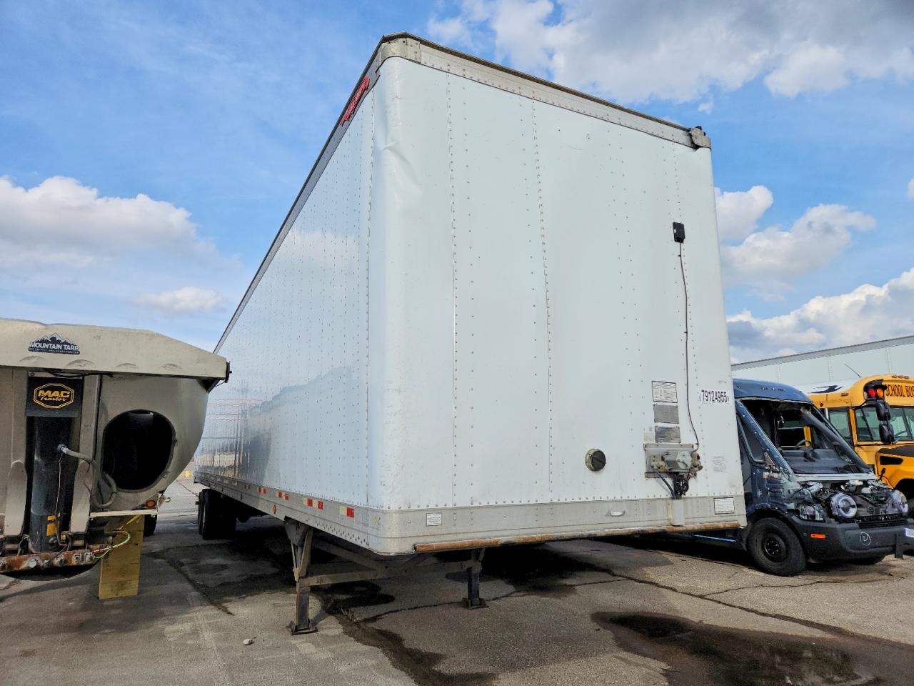 Salvage Great Dane Trailers Other Image