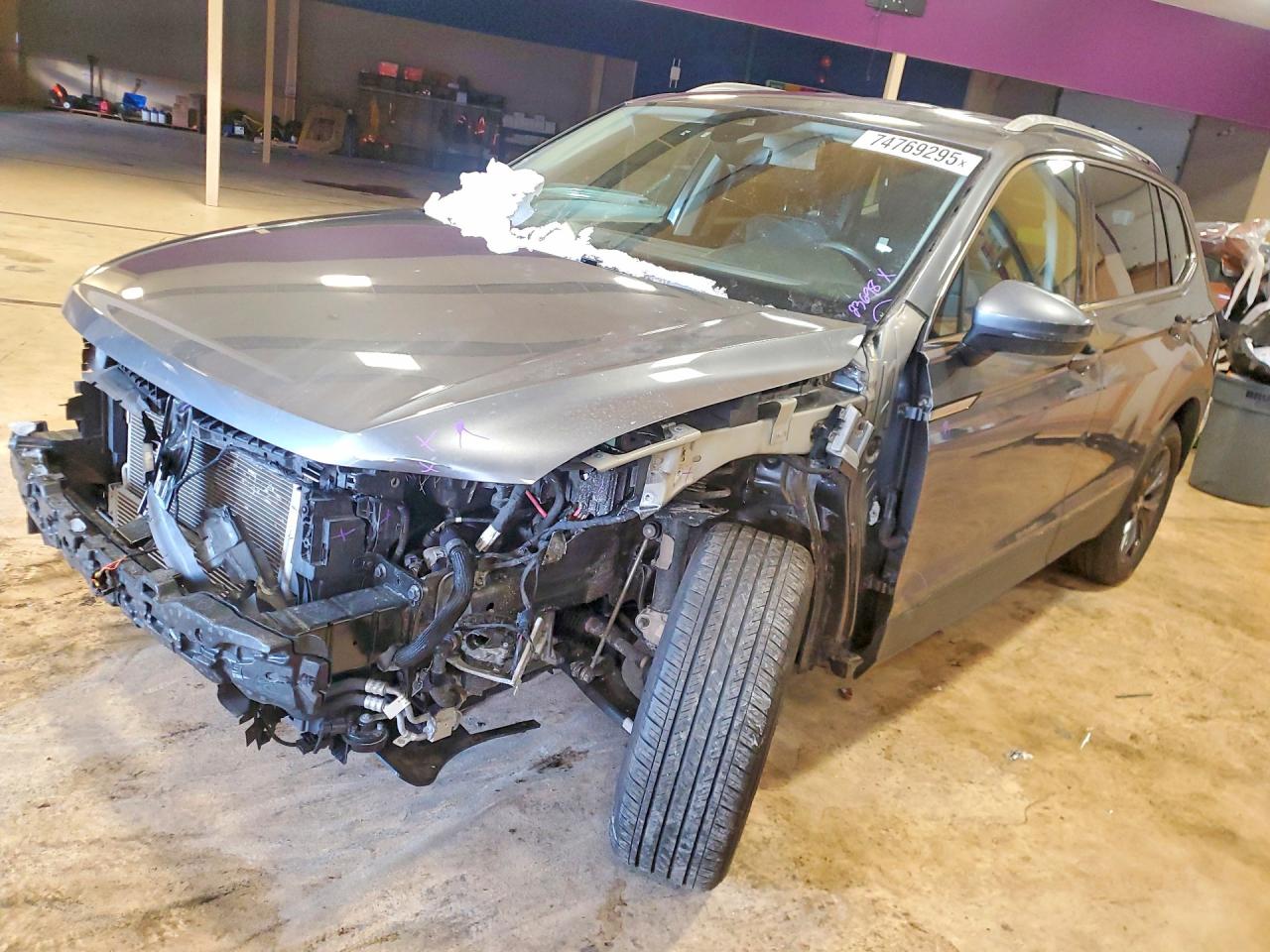 Salvage Volkswagen Tiguan Image