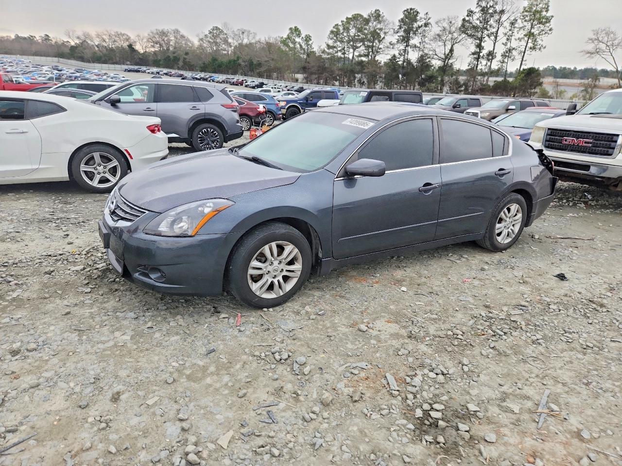 Salvage Nissan Altima Image