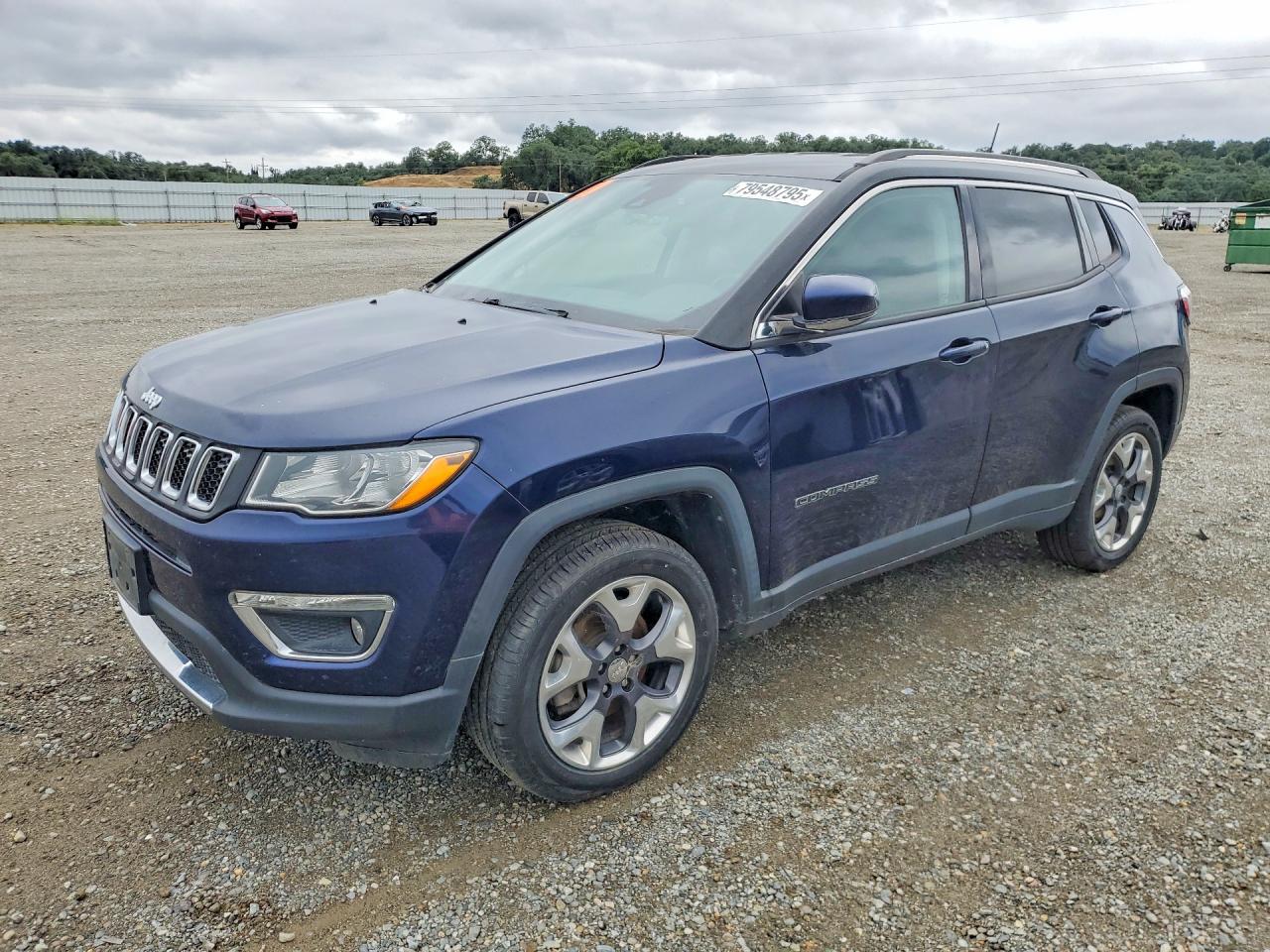 Salvage Jeep Compass Image