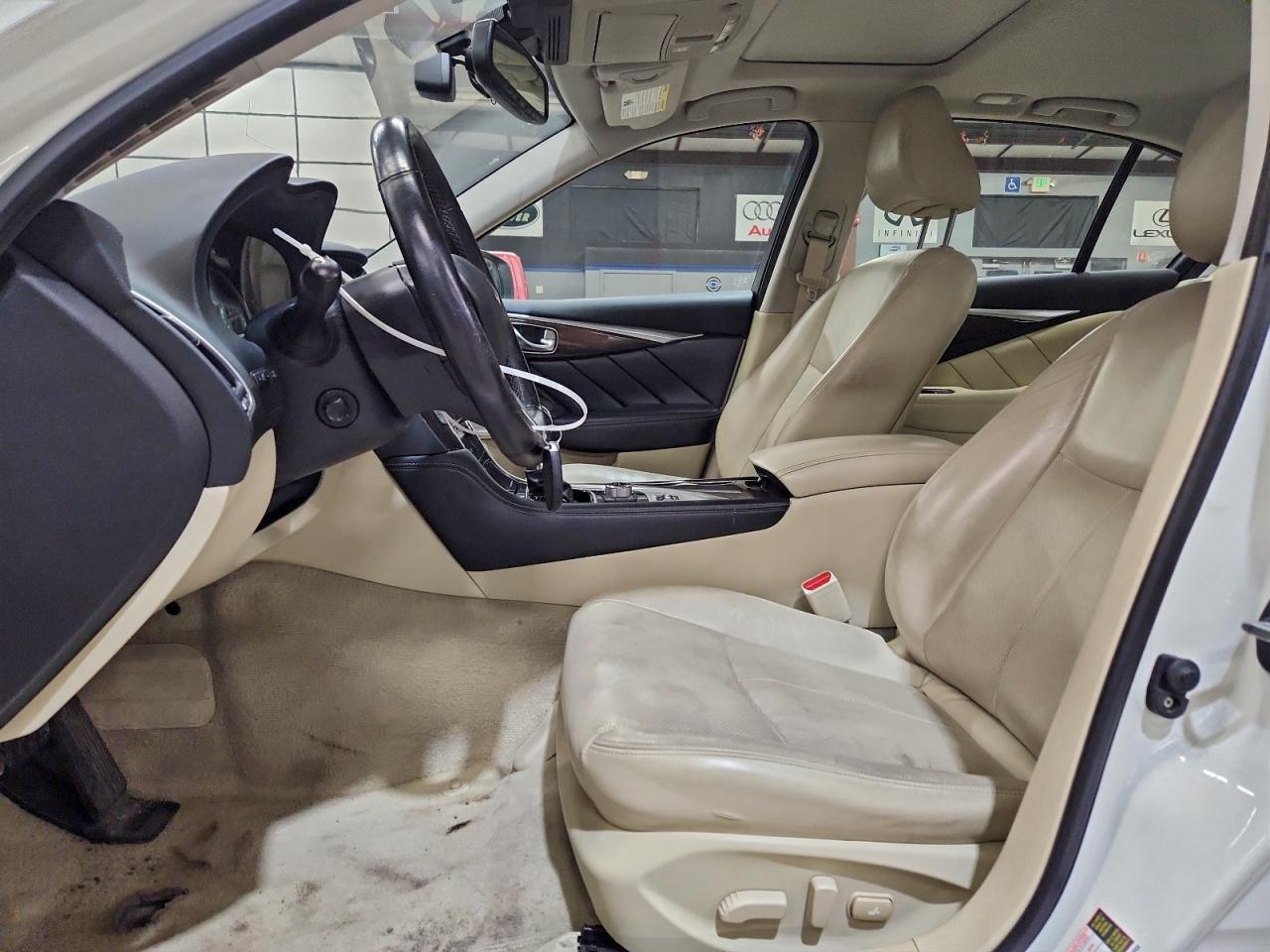 INFINITI Q50 Luxe