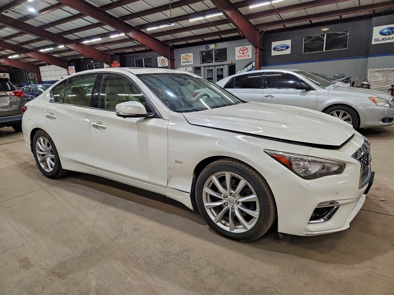 INFINITI Q50 Luxe