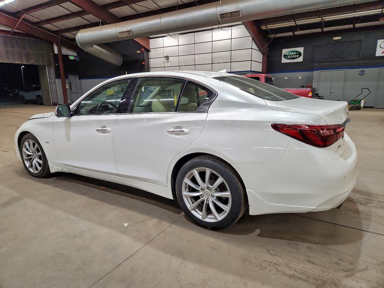 INFINITI Q50 Luxe