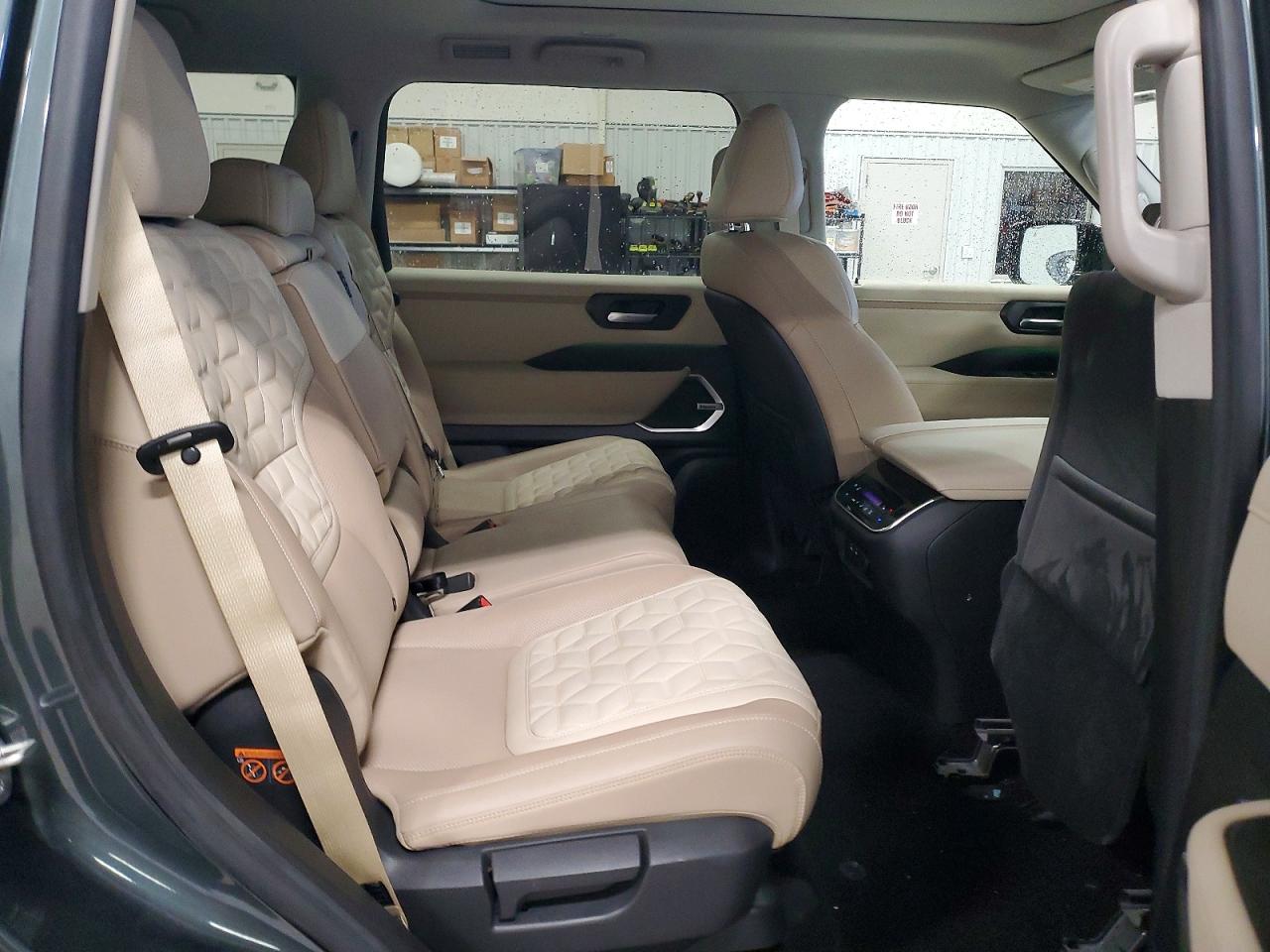 Nissan Armada Platinum