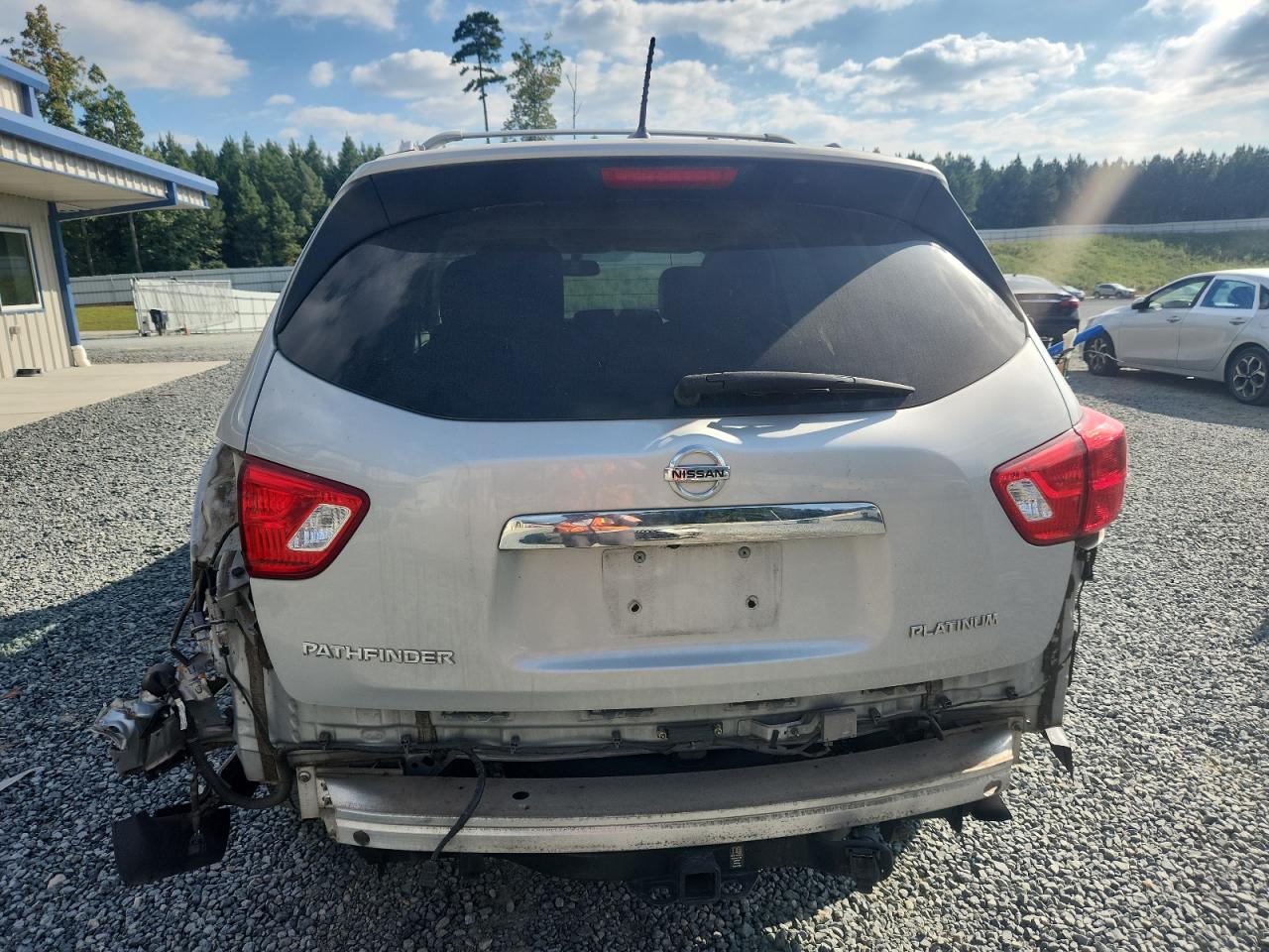 Nissan Pathfinder S
