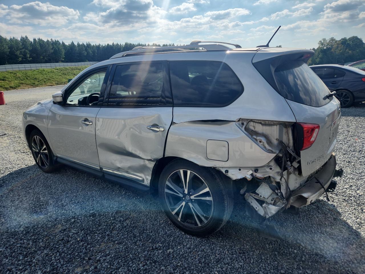 Nissan Pathfinder S