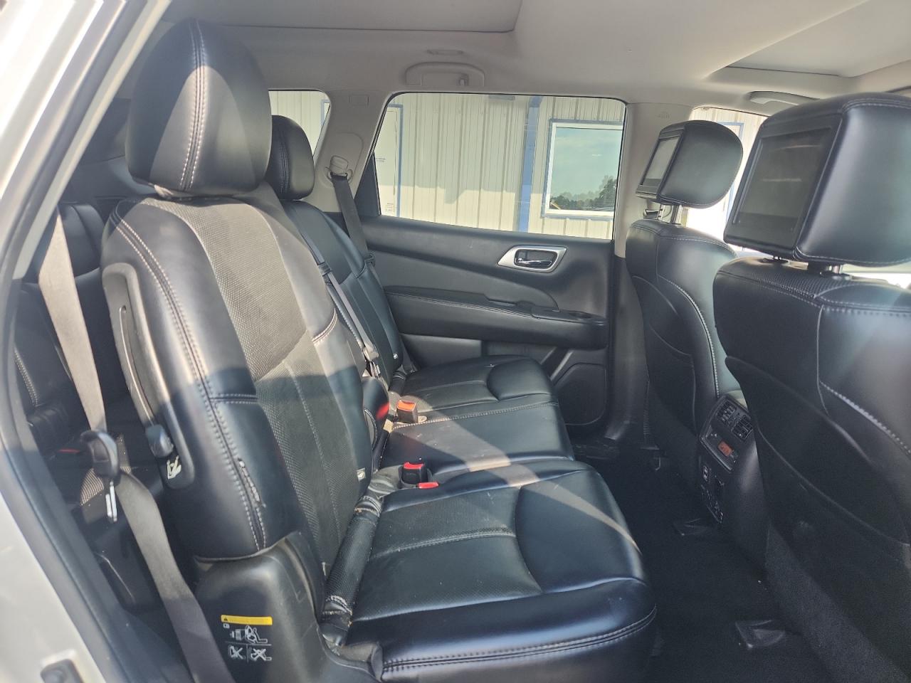 Nissan Pathfinder S