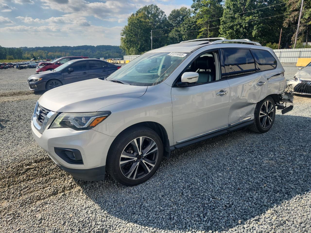 Salvage Nissan Pathfinder Image