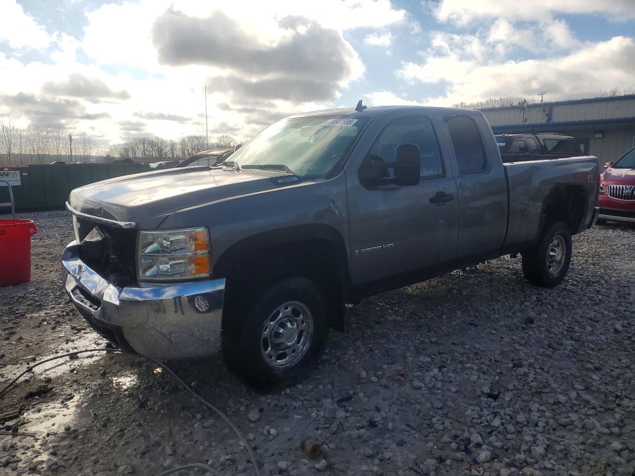 Salvage Chevrolet Silverado Image