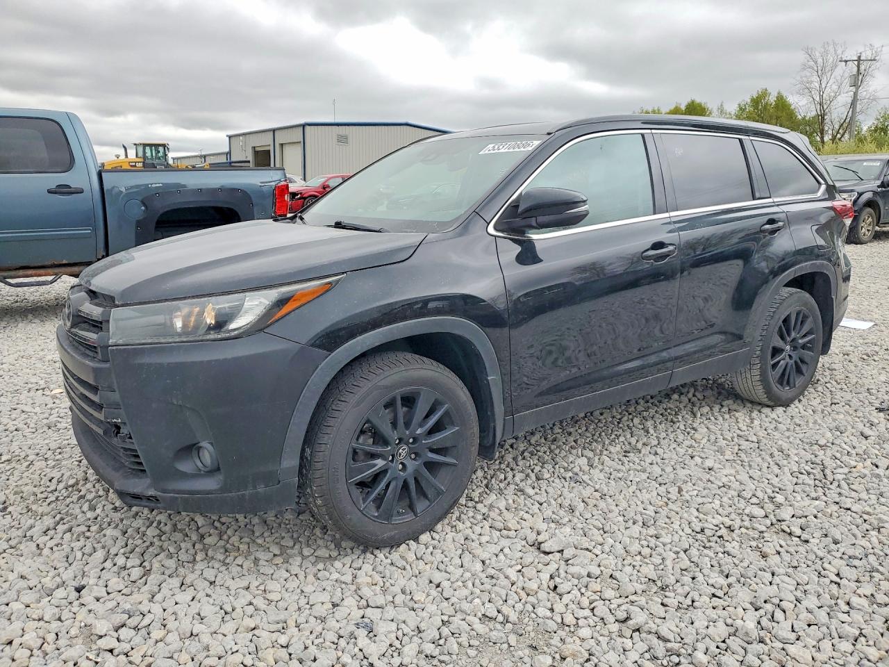 Salvage Toyota Highlander Image