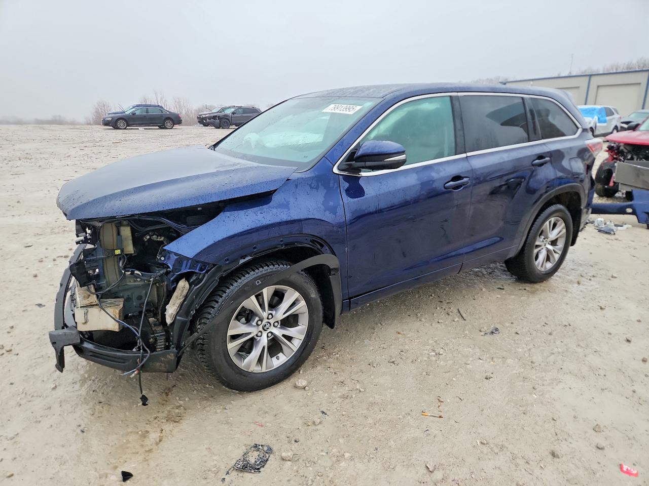 Salvage Toyota Highlander Image