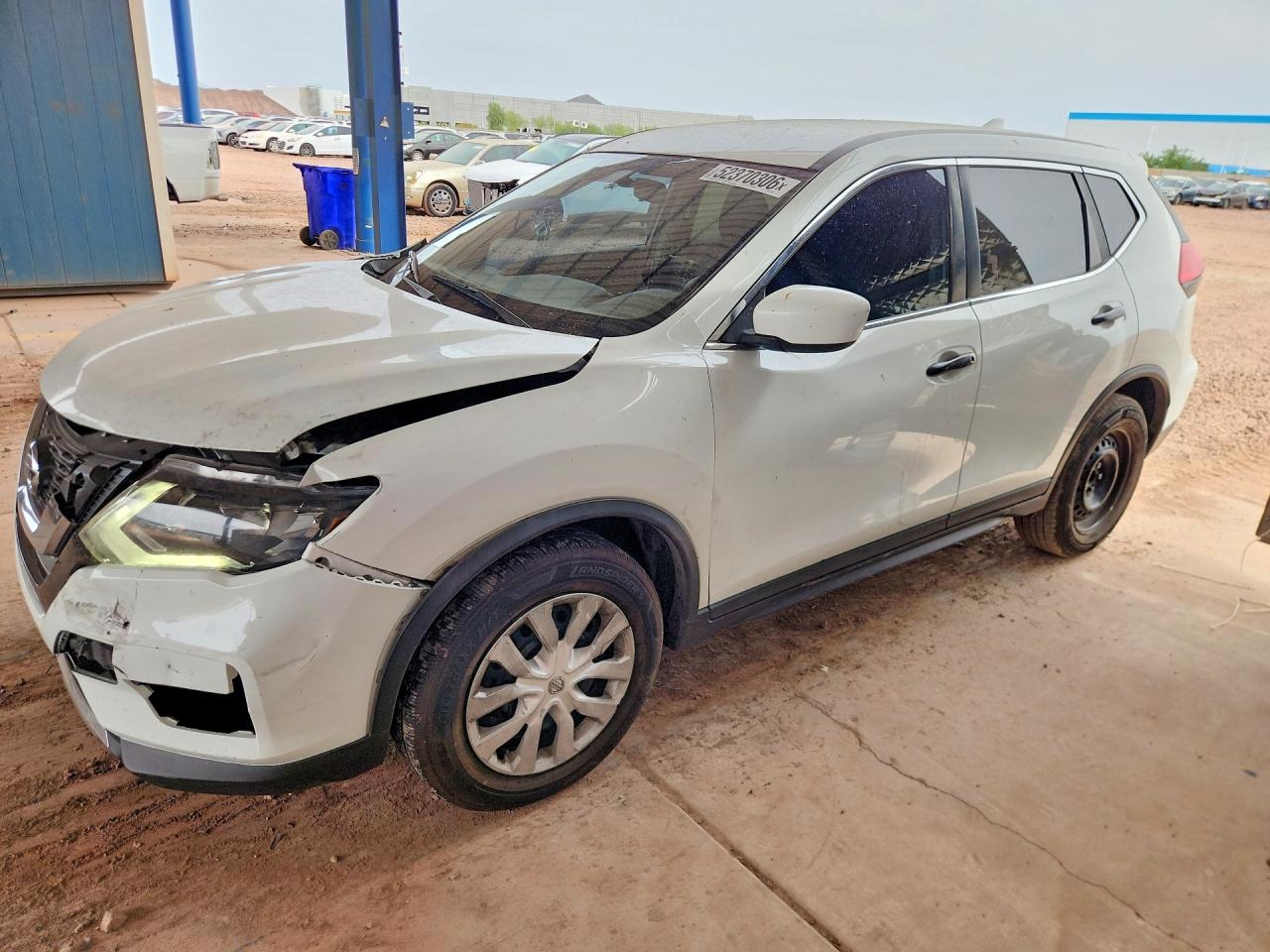 Salvage Nissan Rogue Image