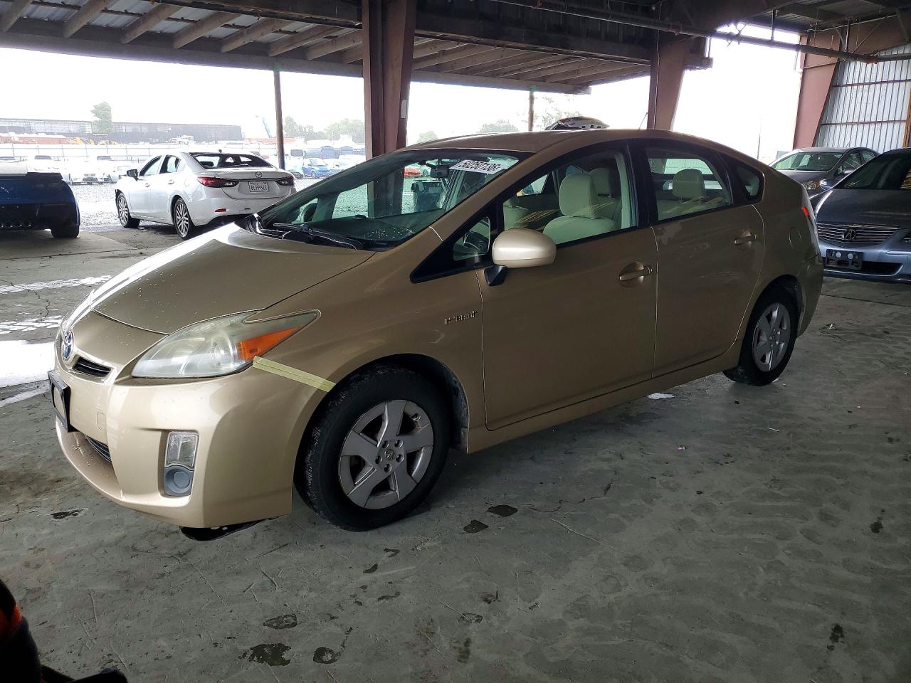 Salvage Toyota Prius Image