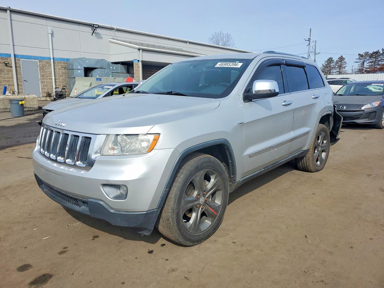 Salvage Jeep Cherokee Image