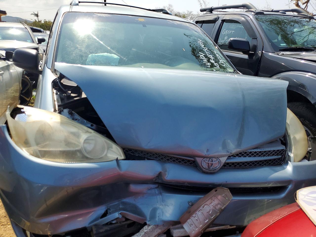 Toyota Sienna Ce 7 Passenger