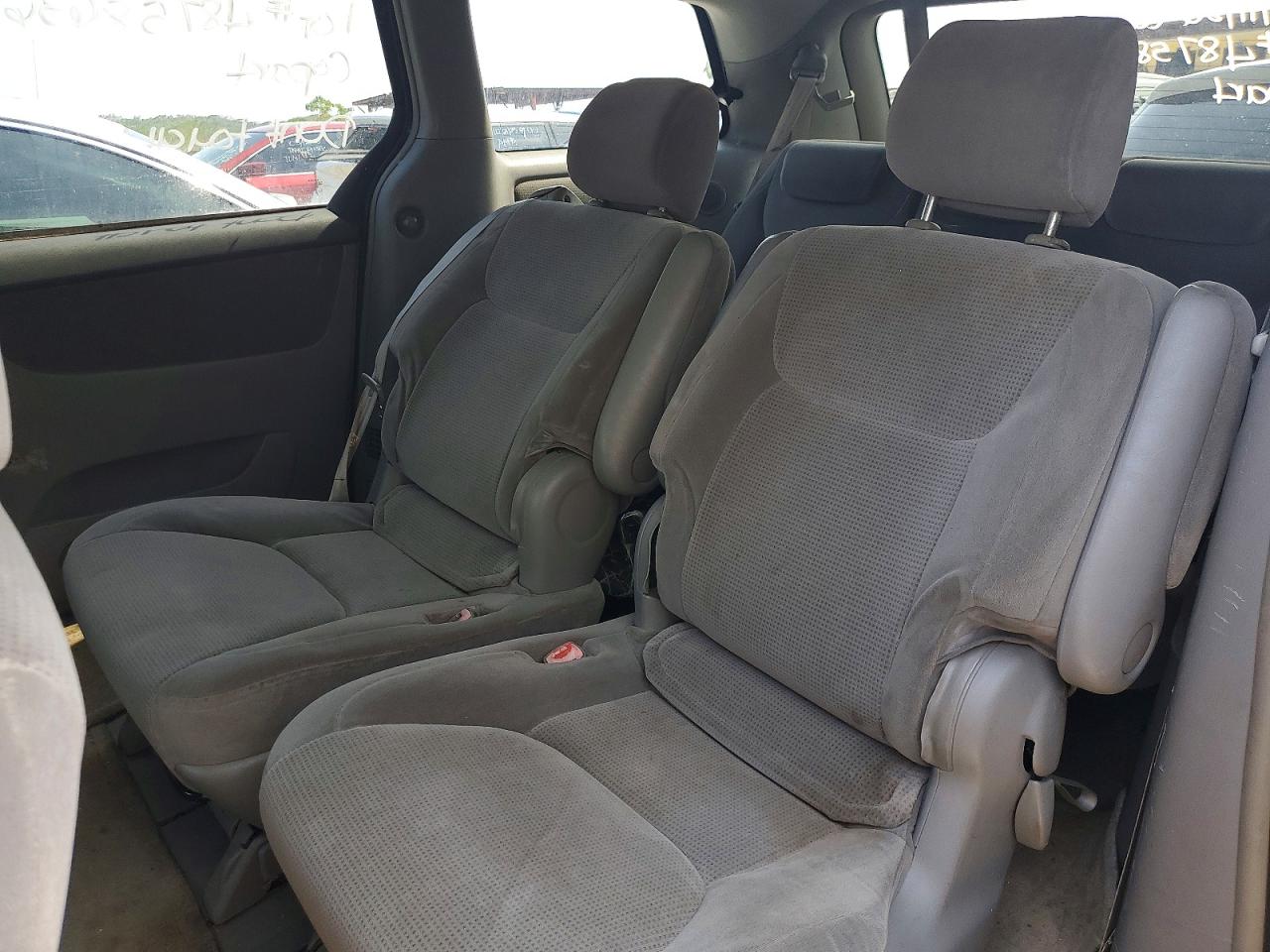 Toyota Sienna Ce 7 Passenger