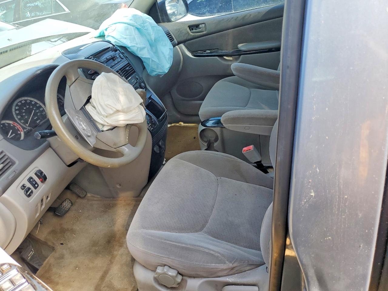 Toyota Sienna Ce 7 Passenger