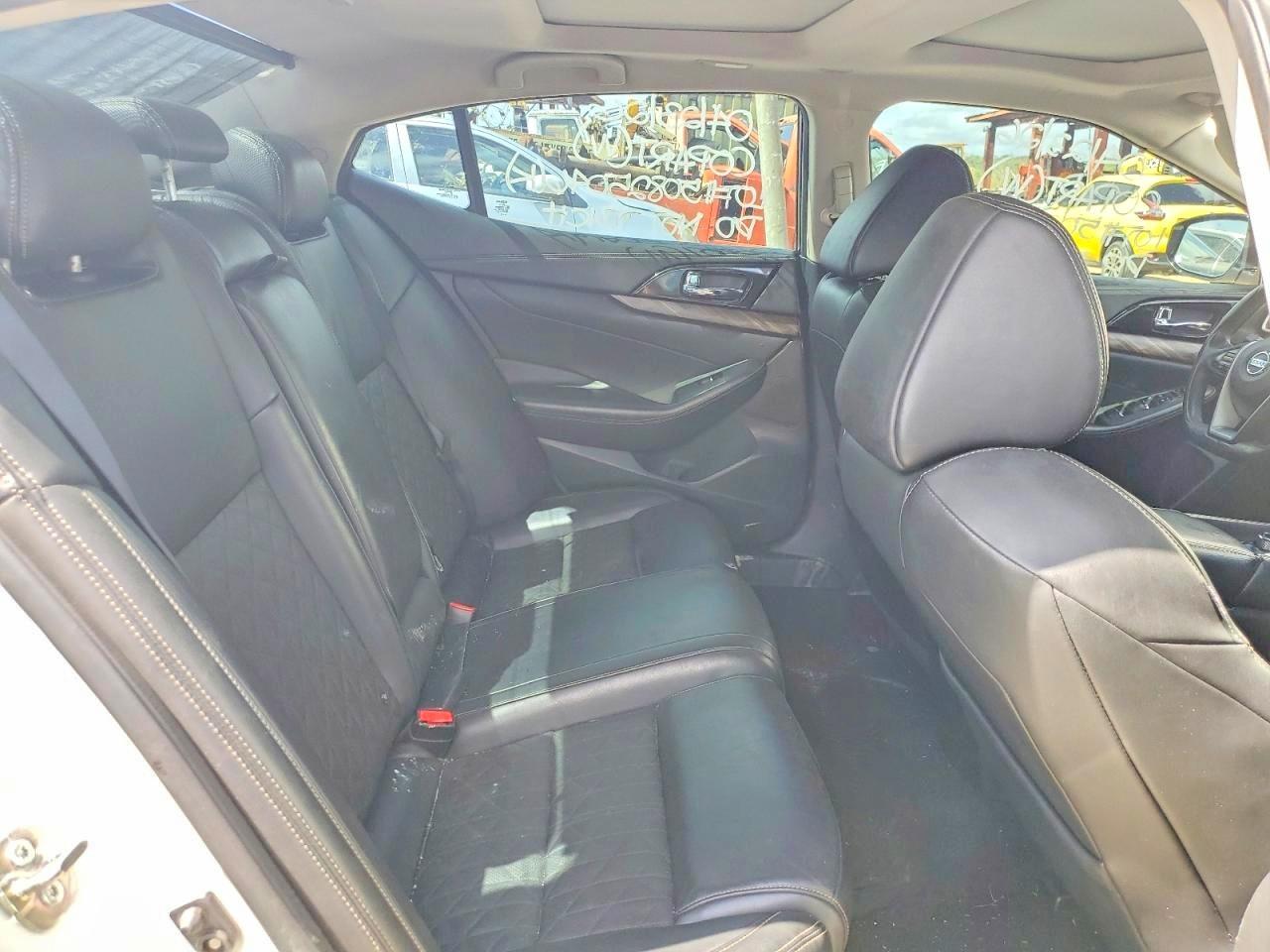 Nissan Maxima Platinum